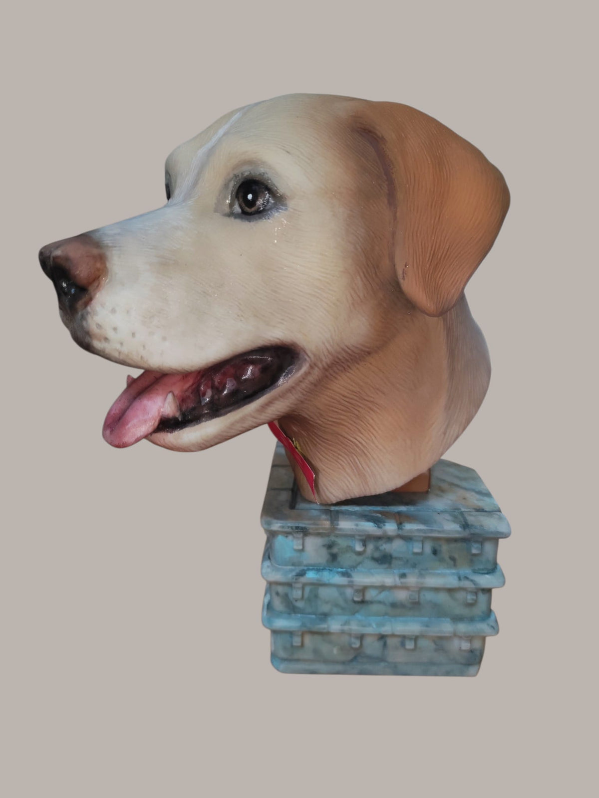 Labrador urn